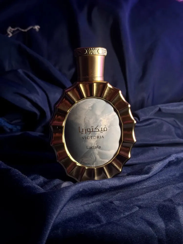 Lattafa Victoria — Un aroma dulce que enamora desde el primer spray