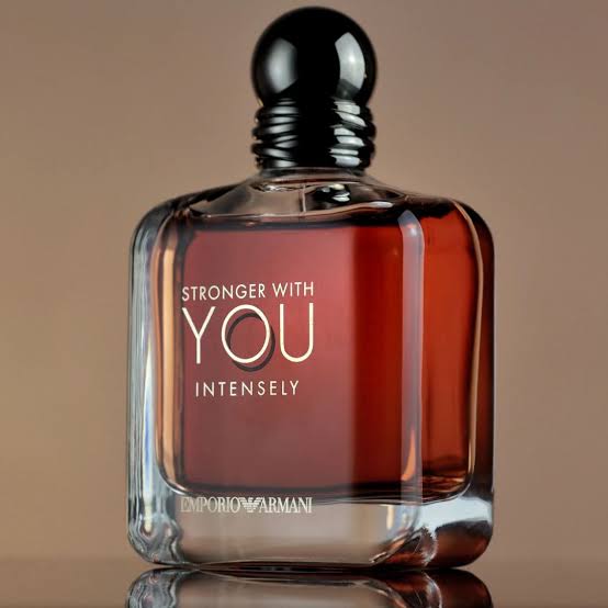 Giorgio Armani Stronger With You Intensely — Calidez adictiva y elegante